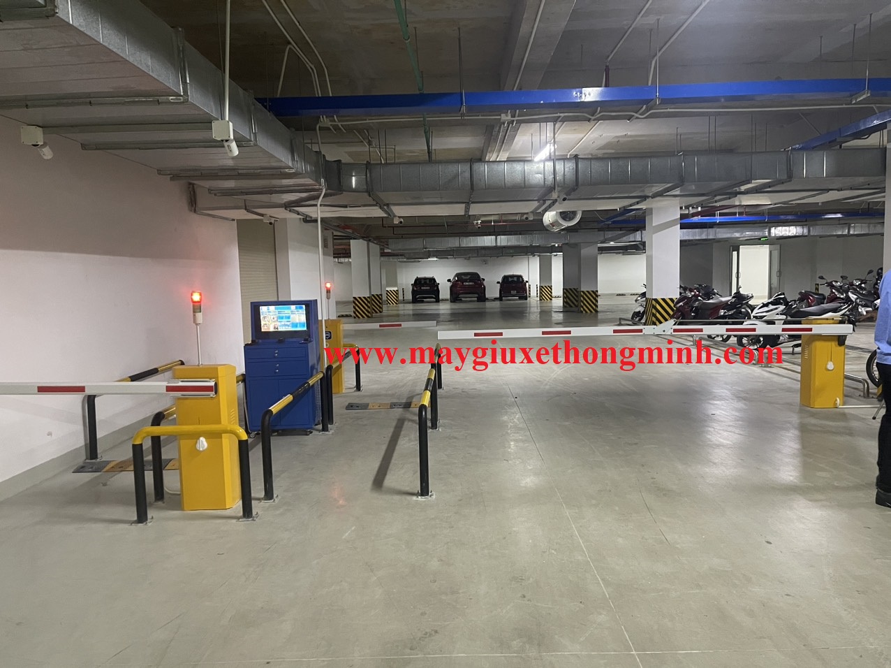 MÁY GIỮ XE THÔNG MINH 3 LÀN(2 XE MÁY+1 Ô TÔ)